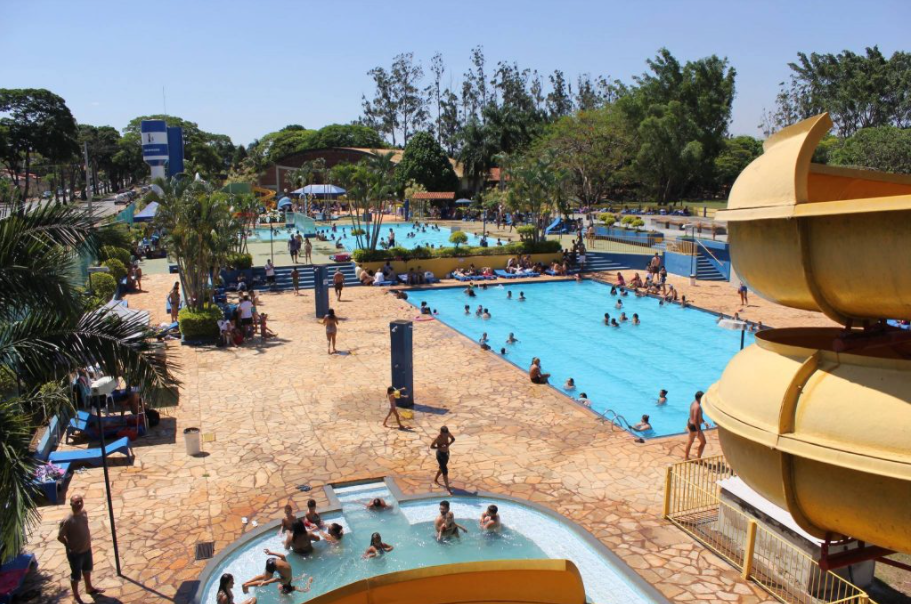 Clube dos Bancários was live., By Clube dos Bancários